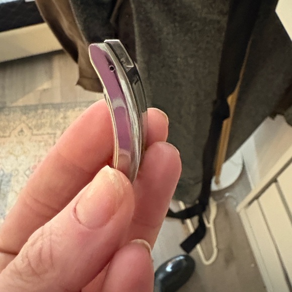 Gucci Metallic Silver Rectangular Watch - Picture 3 of 9